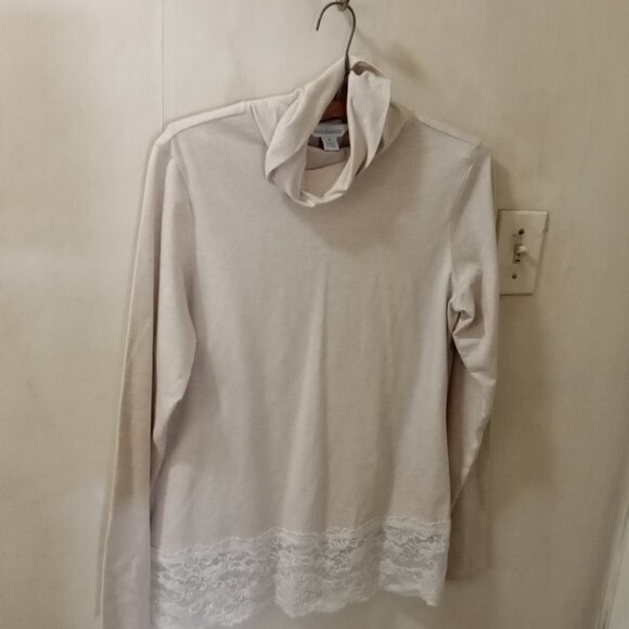 Sundance Sz M beige lightweight Turtleneck top with lace on bottom - Picture 5 of 5